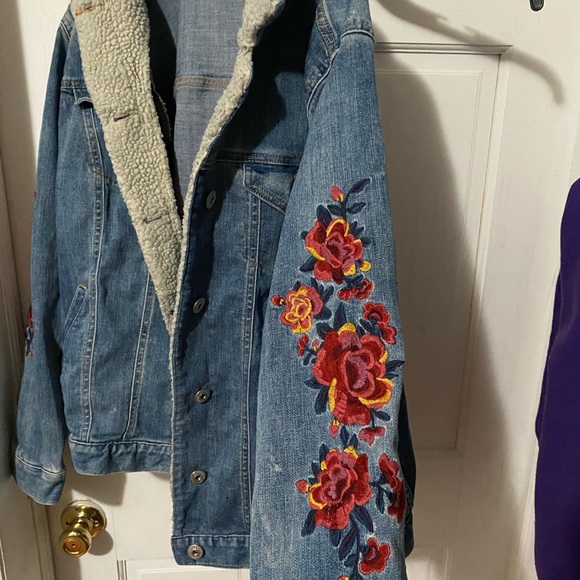 Jean jacket - Picture 2 of 4